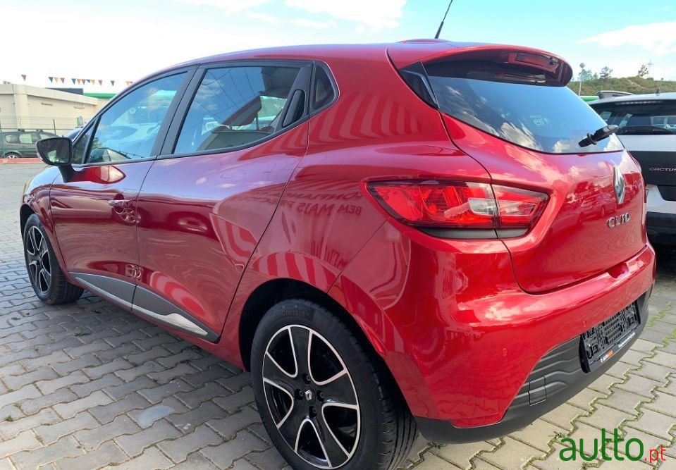 2015' Renault Clio photo #2