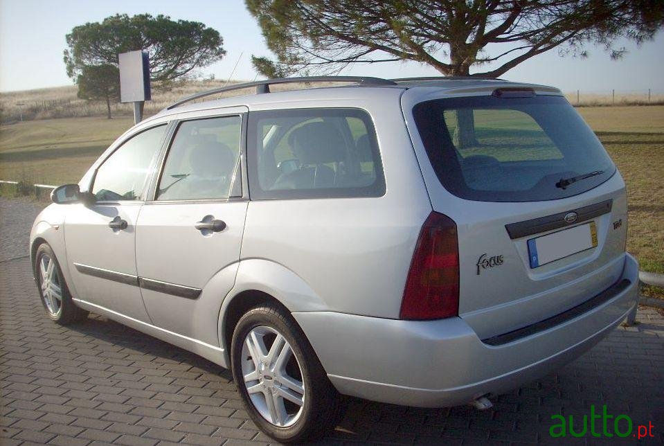 2000' Ford Focus Sw photo #2