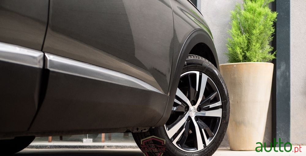 2019' Peugeot 3008 photo #6