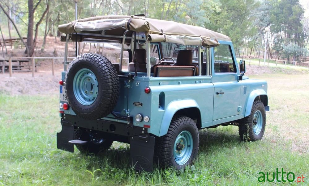 2000' Land Rover Defender photo #6