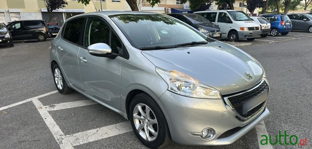 2013' Peugeot 208 1.2 Vti Active photo #1