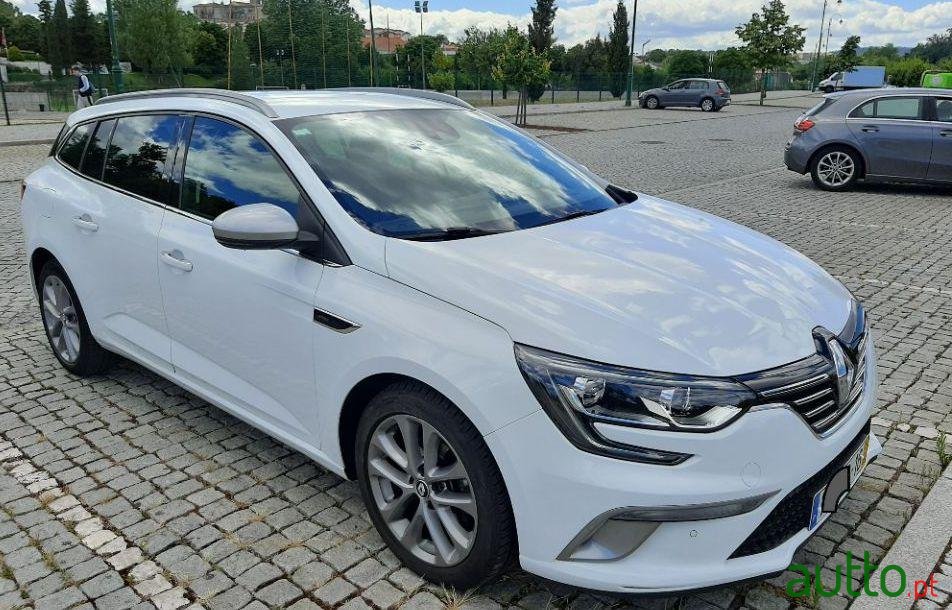 2017' Renault Megane Sport Tourer photo #2