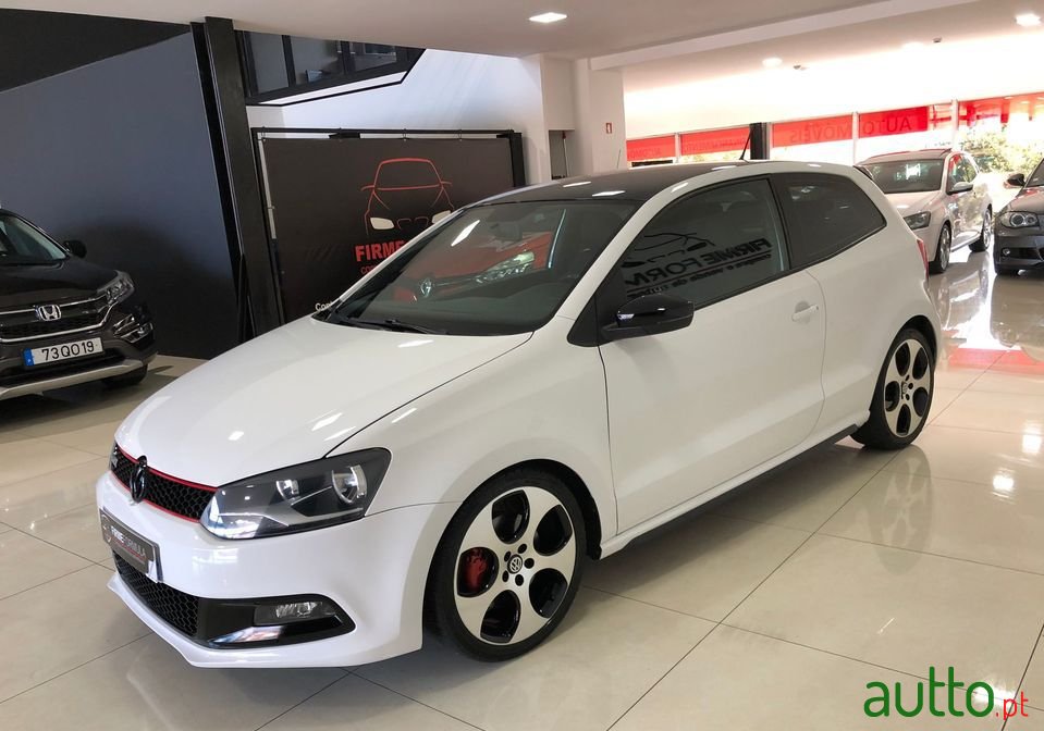 2010' Volkswagen Polo photo #4