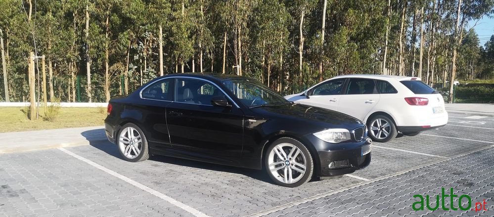 2011' BMW 123 D Coupe photo #5