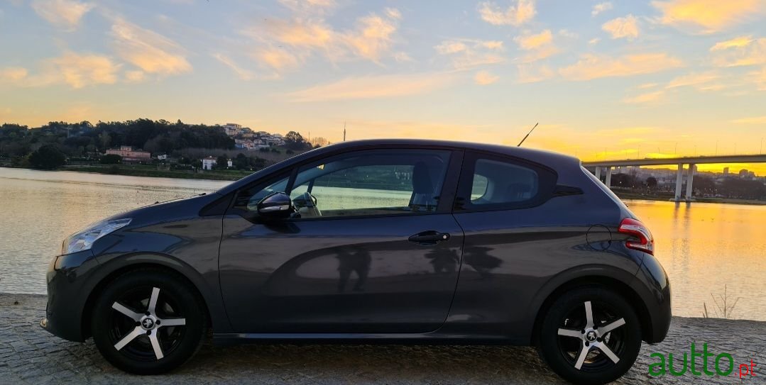 2012' Peugeot 208 photo #4