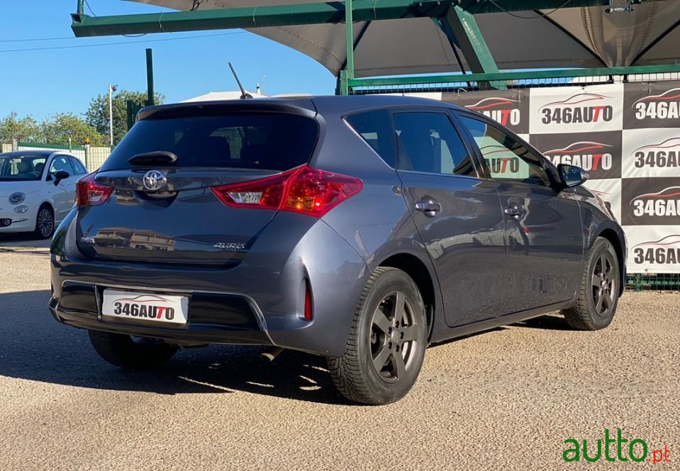 2015' Toyota Auris photo #6