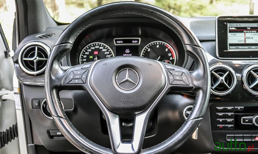 2014' Mercedes-Benz B-200 photo #4