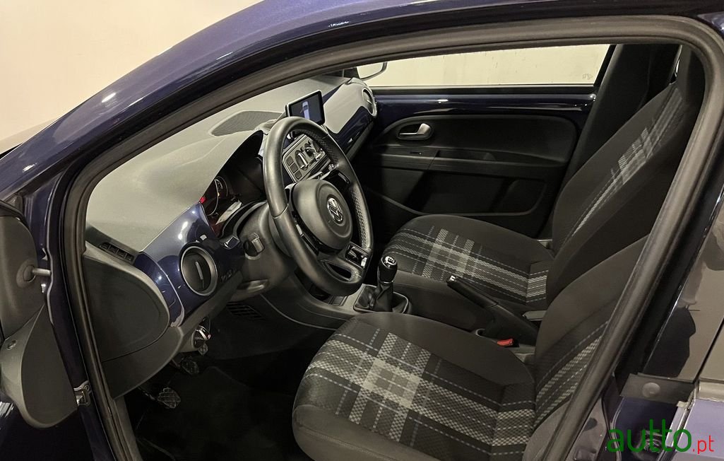 2015' Volkswagen Up photo #3