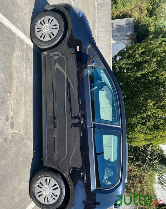 2014' Volkswagen Up photo #2