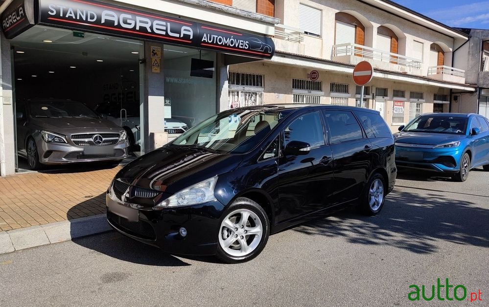 2006' Mitsubishi Grandis 2.0 Di-D Sport photo #1