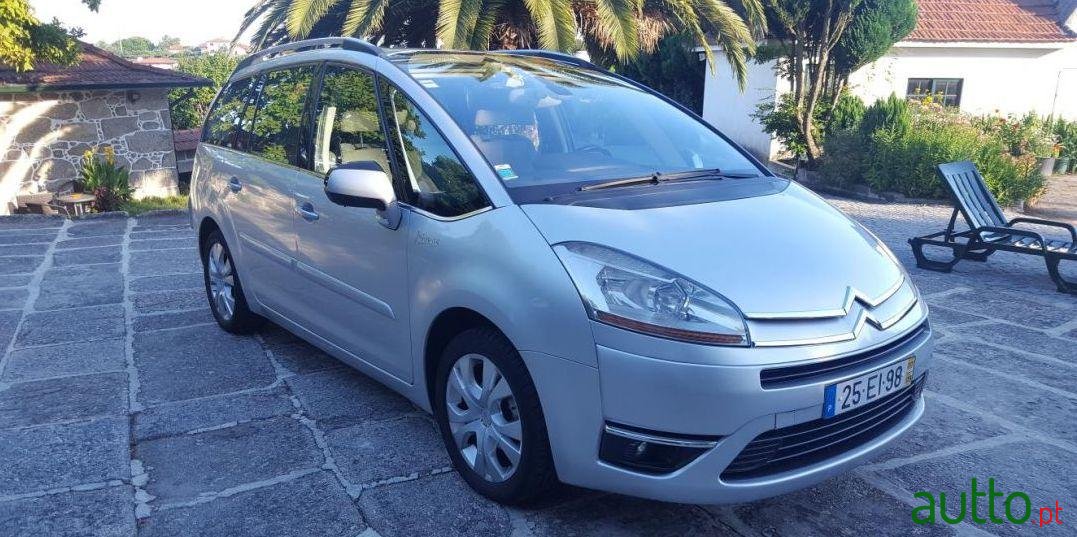 2007' Citroen C4 Grand Picasso photo #2