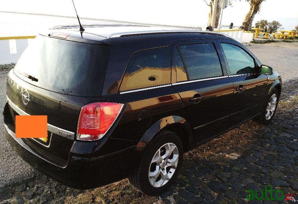 2005' Opel Astra Caravan photo #1
