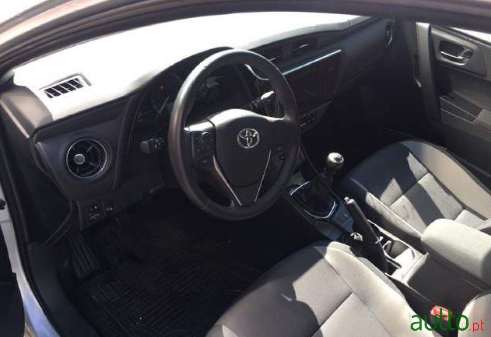 2016' Toyota Auris 1.4 D-4D Active+AC photo #1