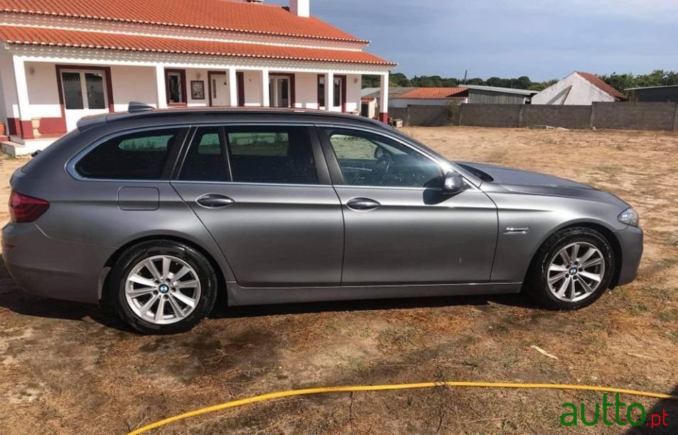 2017' BMW 520 Touring photo #1