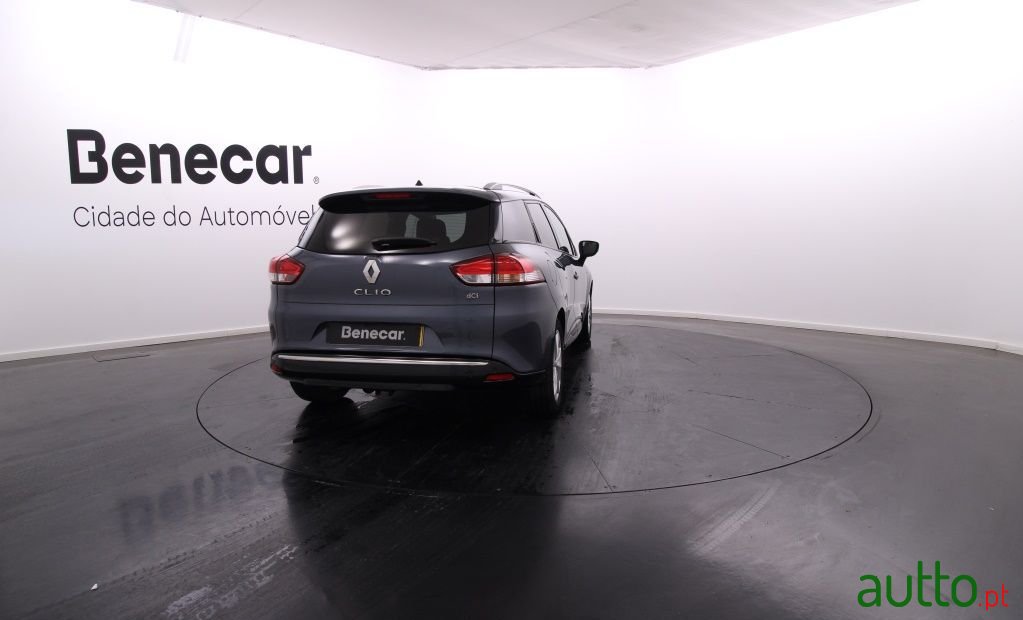 2017' Renault Clio Sport Tourer photo #3