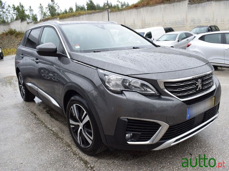 2020' Peugeot 5008 photo #1