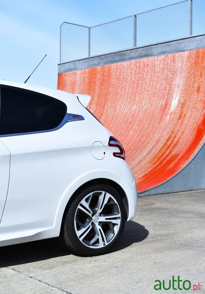 2014' Peugeot 208 1.6 E-Thp Gti photo #2