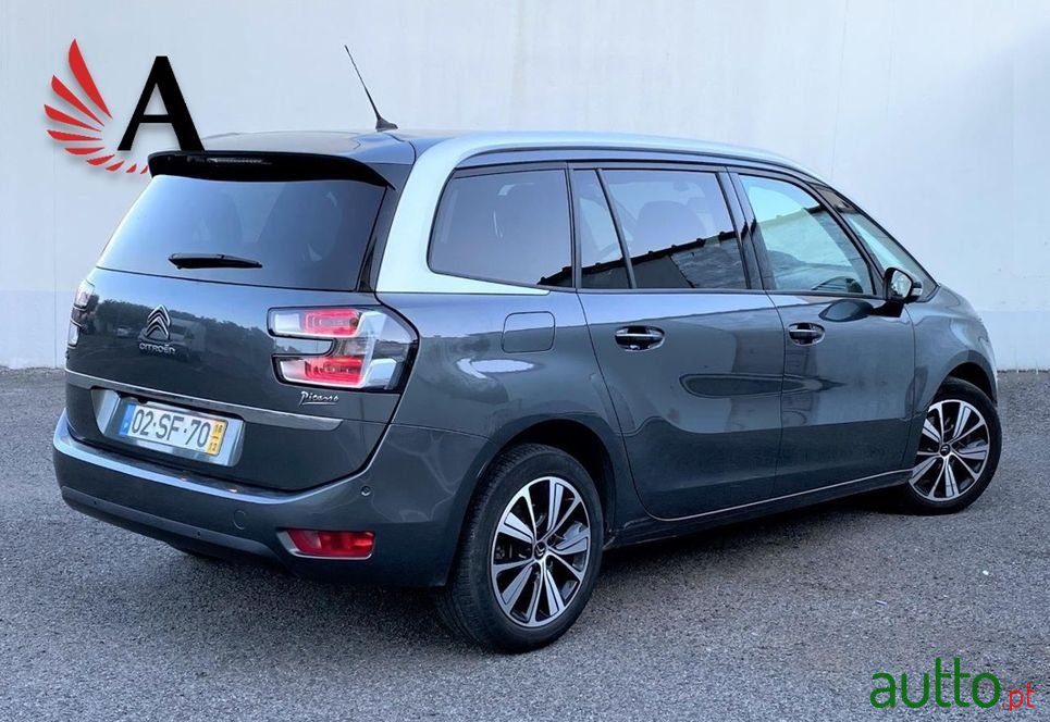 2016' Citroen C4 Grand Picasso photo #2