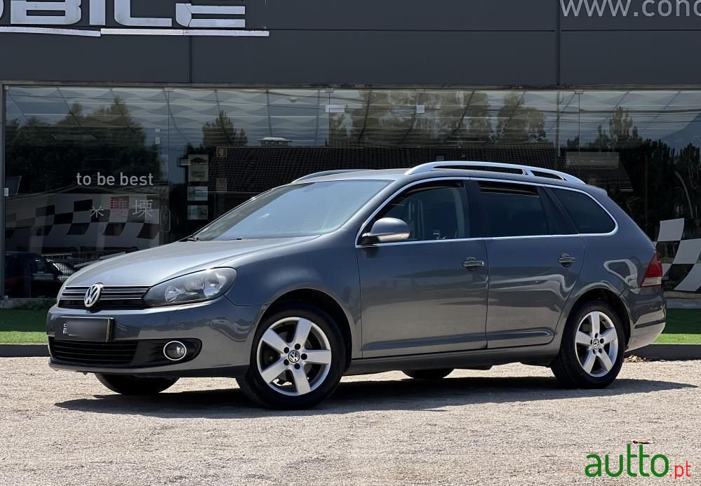 2011' Volkswagen Golf Sportsvan photo #1