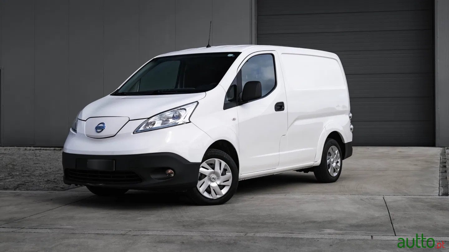 2009' Nissan NV 200 photo #1