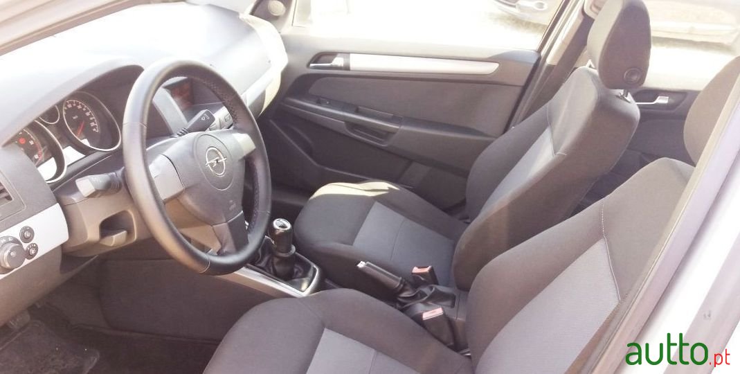 2006' Opel Astra Caravan photo #6