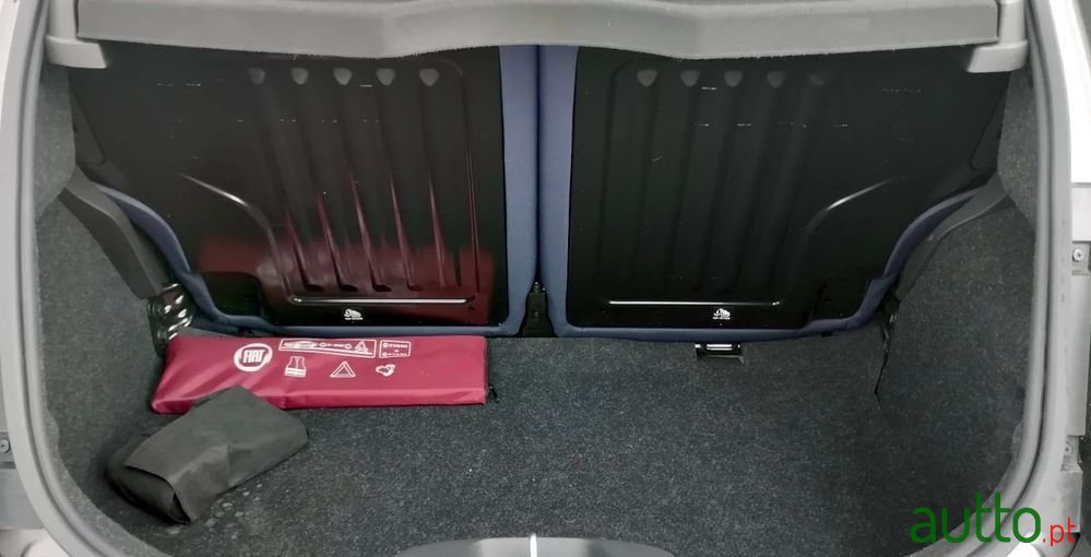 2022' Fiat 500 1.0 Hybrid Club photo #4