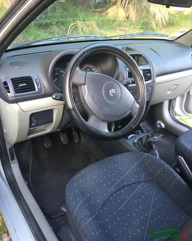 2002' Renault Clio 1.2 photo #6
