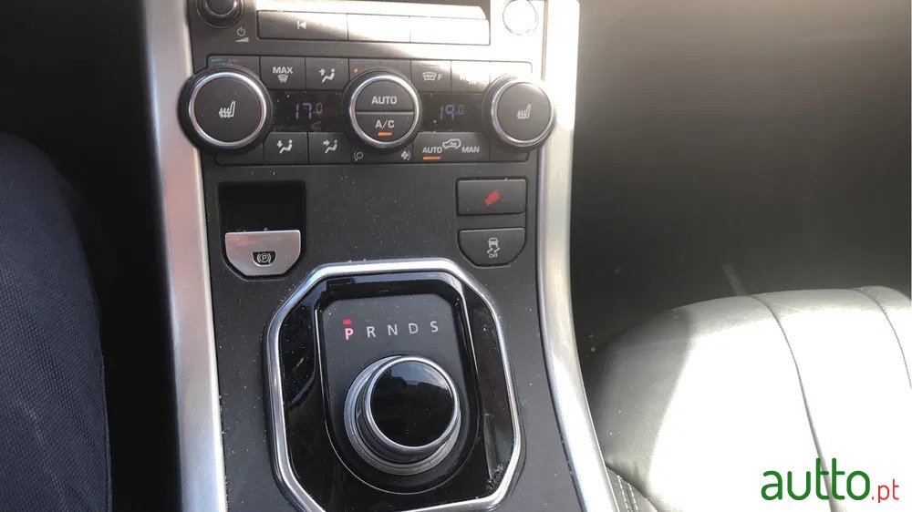 2011' Land Rover Range Rover Evoque photo #4