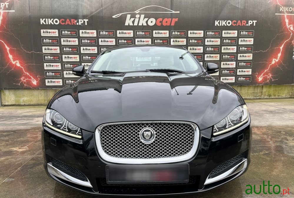 2013' Jaguar XF photo #3