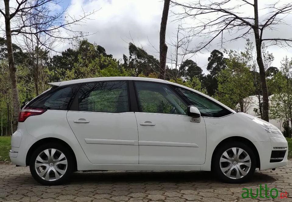 2013' Citroen C4 Picasso photo #5