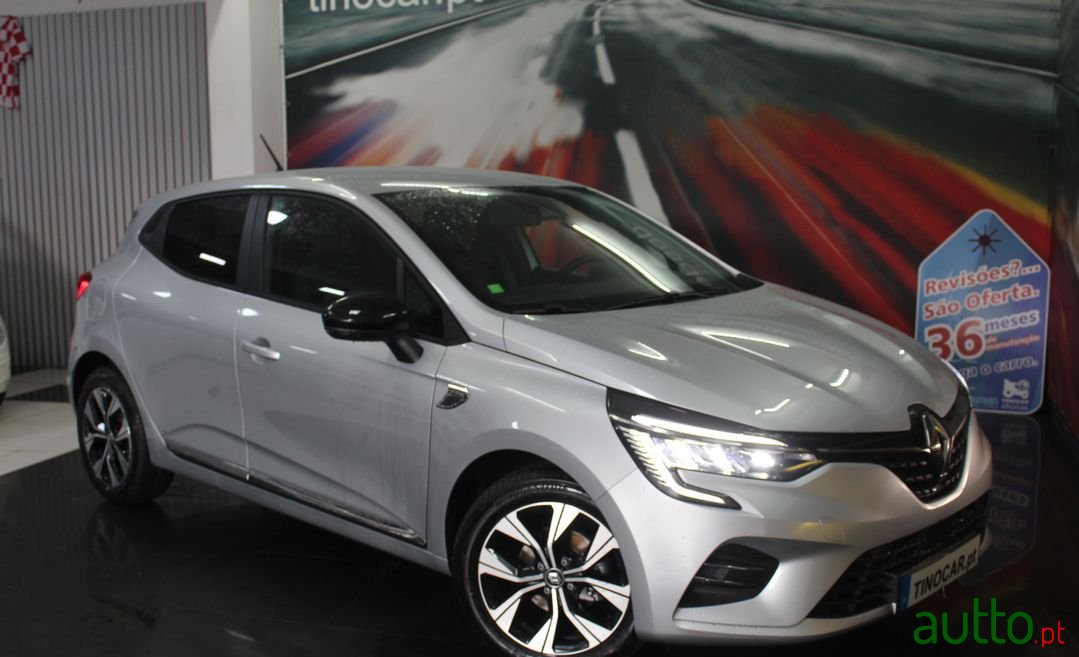 2022' Renault Clio photo #2