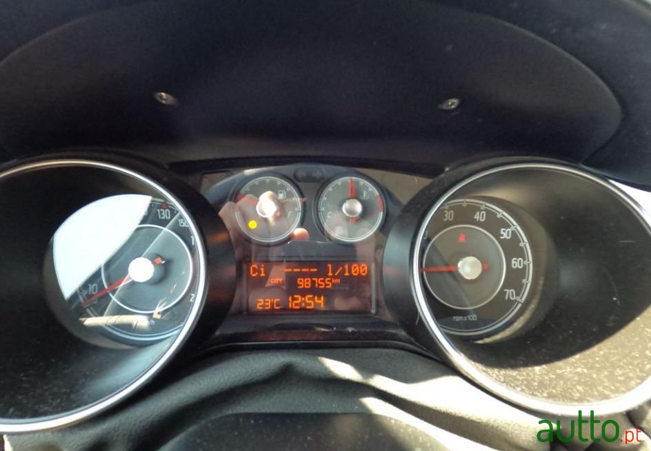 2011' Fiat Punto Evo photo #1