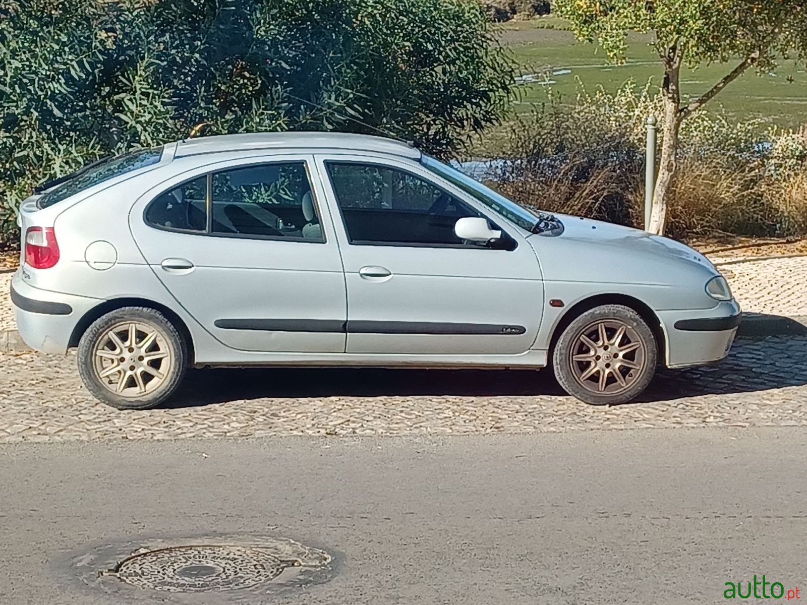 2002' Renault Megane photo #2
