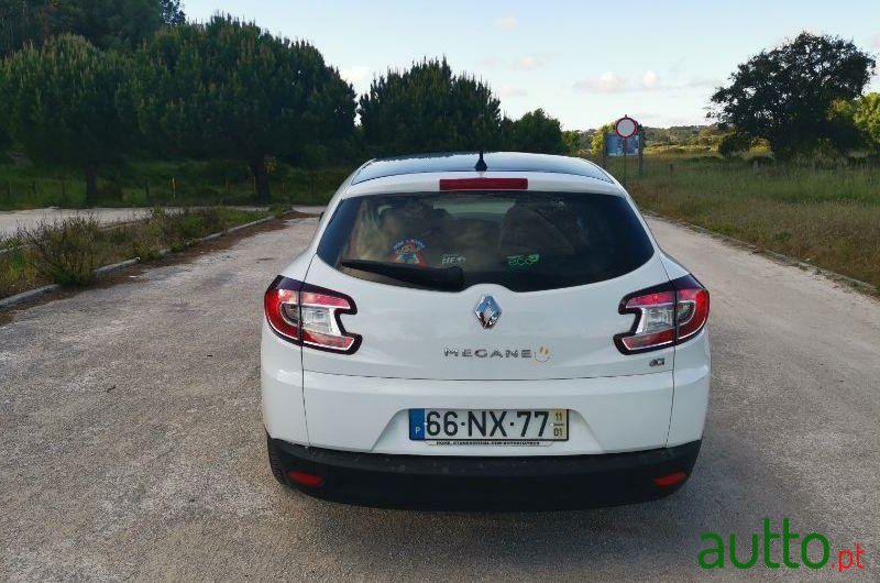 2011' Renault Megane Sport Tourer photo #1