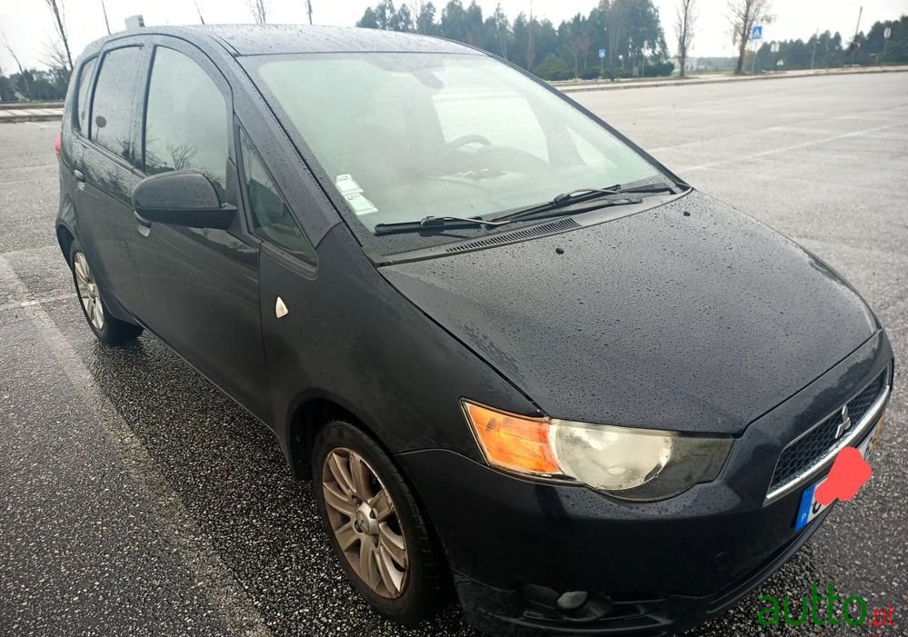 2011' Mitsubishi Colt photo #5