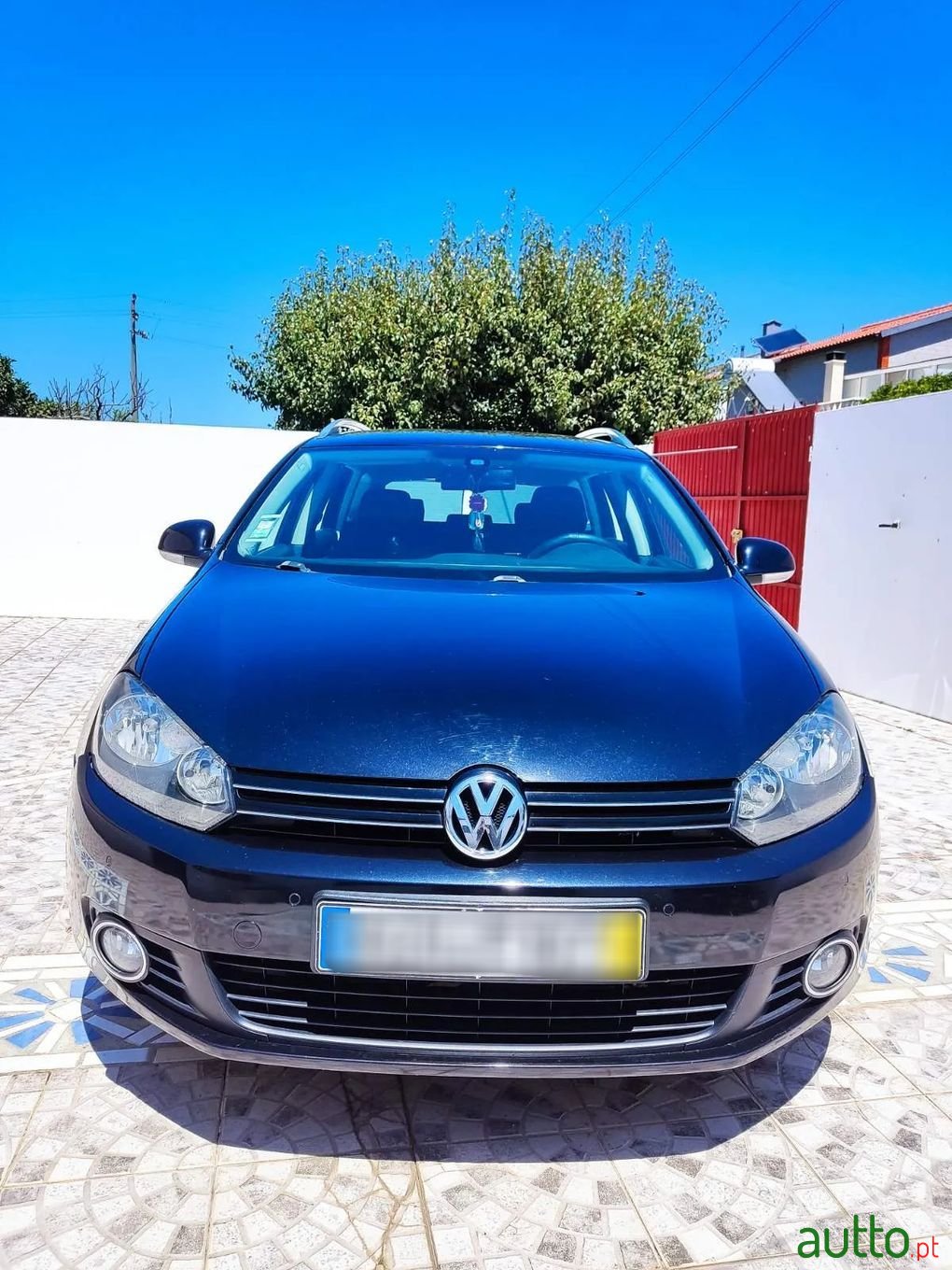 2011' Volkswagen Golf Variant photo #1