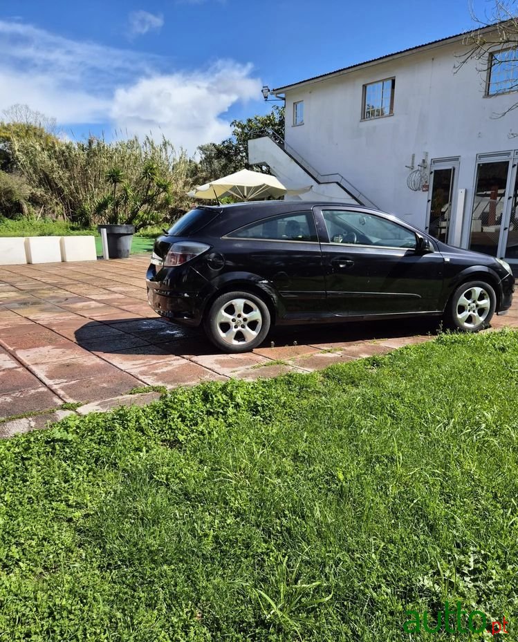 2006' Opel Astra Gtc 1.3 Cdti photo #2