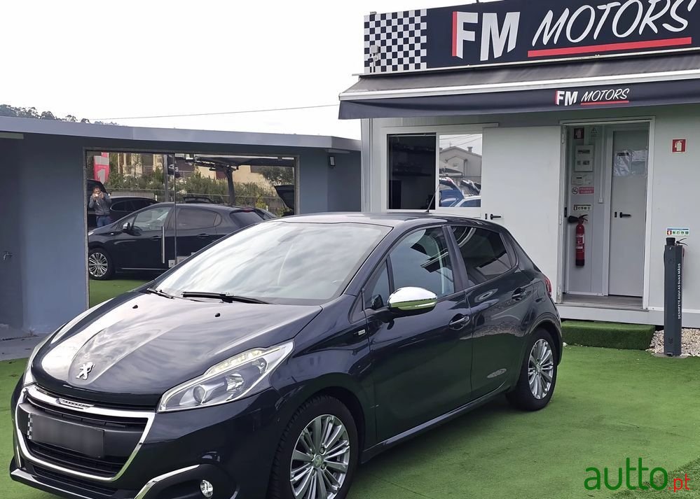 2017' Peugeot 208 1.2 Puretech Active photo #2