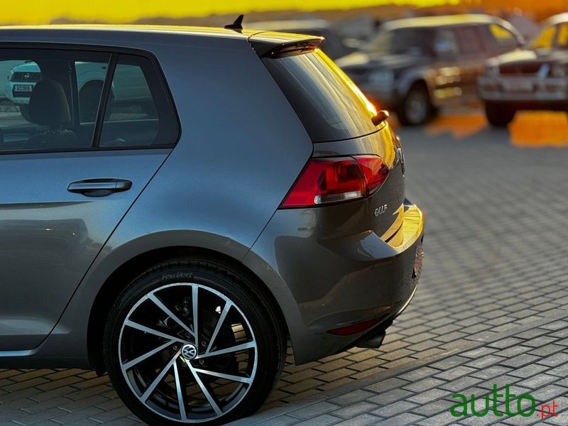 2015' Volkswagen Golf photo #4