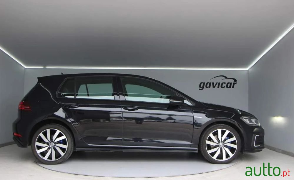 2019' Volkswagen Golf photo #5