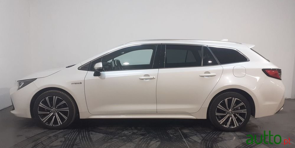 2021' Toyota Corolla Touring Sports photo #2