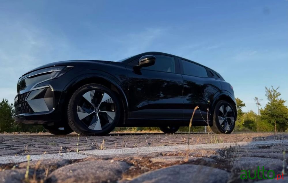 2023' Renault Megane E-Tech photo #3