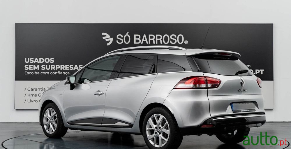 2020' Renault Clio Sport Tourer photo #2