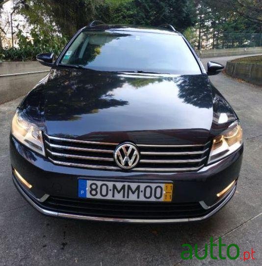 2011' Volkswagen Passat Variant photo #1