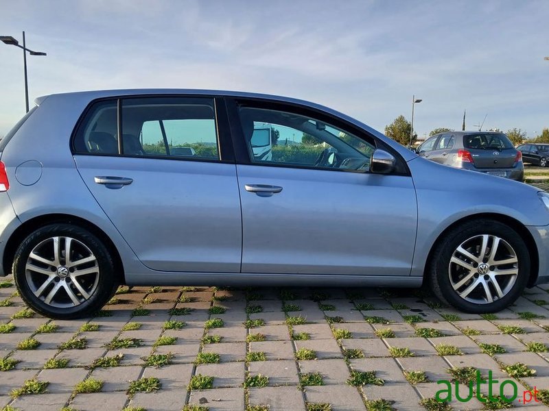 2009' Volkswagen Golf photo #2
