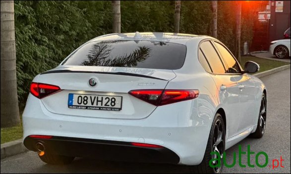 2018' Alfa Romeo Giulia photo #2