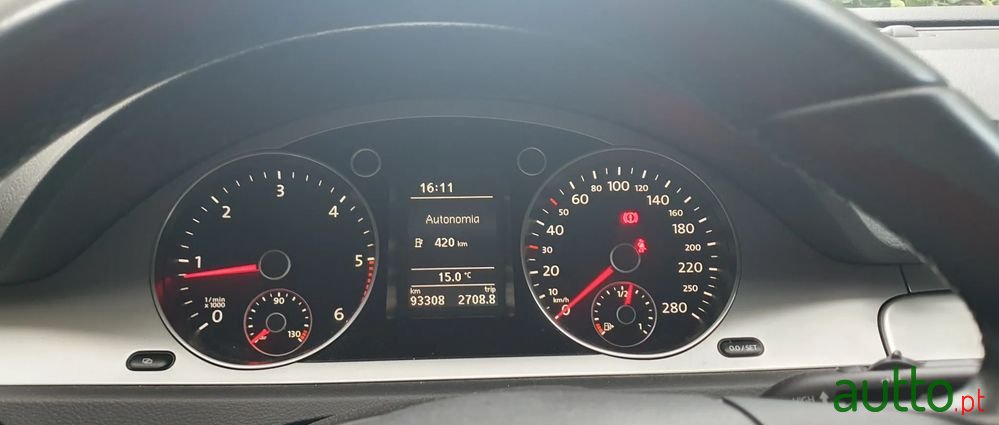 2010' Volkswagen Passat 2.0 Blue Tdi photo #2