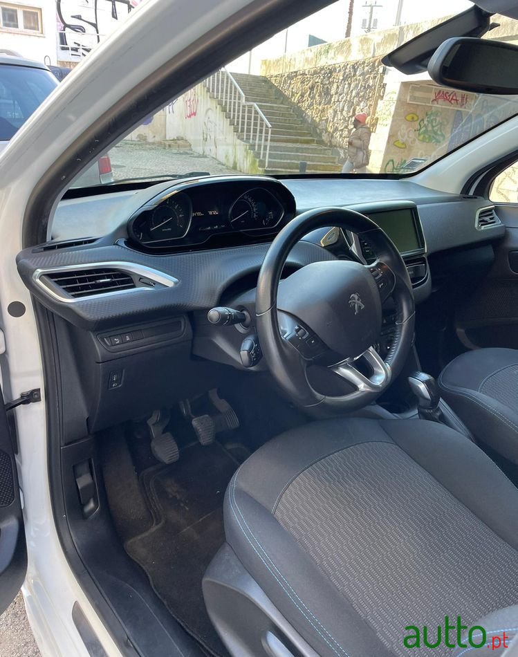 2017' Peugeot 208 photo #6