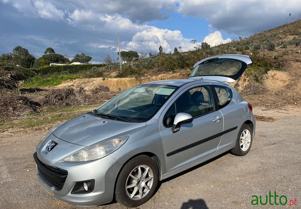 2010' Peugeot 207 1.6 Hdi Sport photo #2