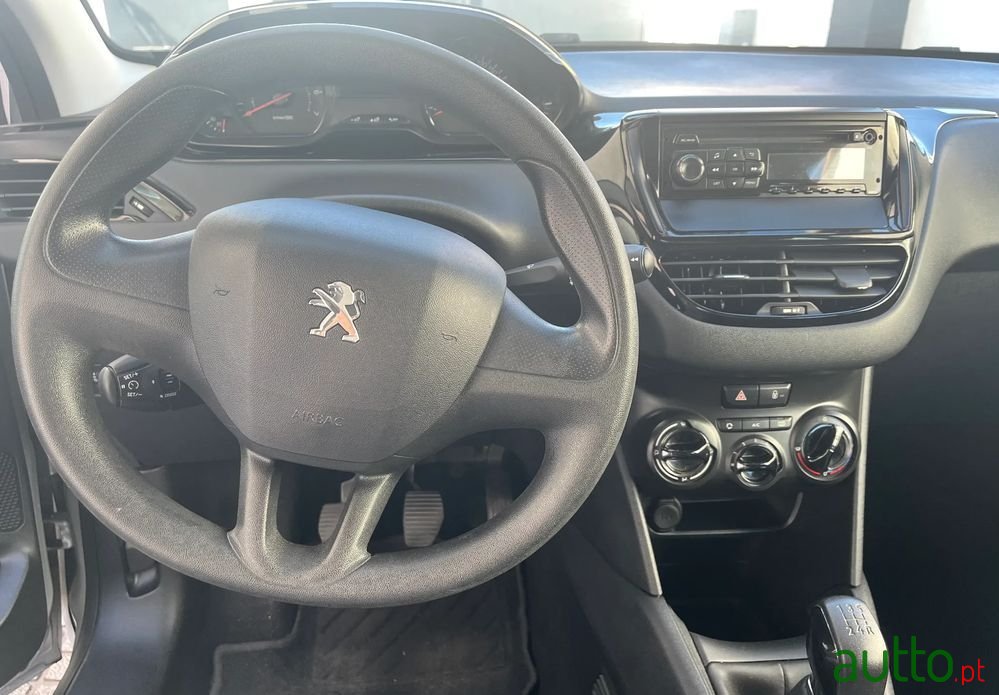 2014' Peugeot 208 photo #3